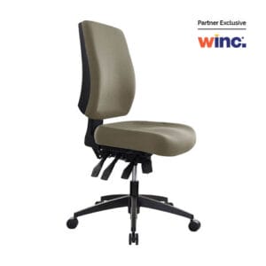 Mandura Bunjil Mid Back_943_Haze_Front Angle_LR_PE Badge