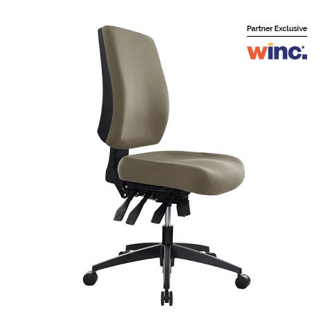 Mandura Bunjil Mid Back_943_Haze_Front Angle_LR_PE Badge