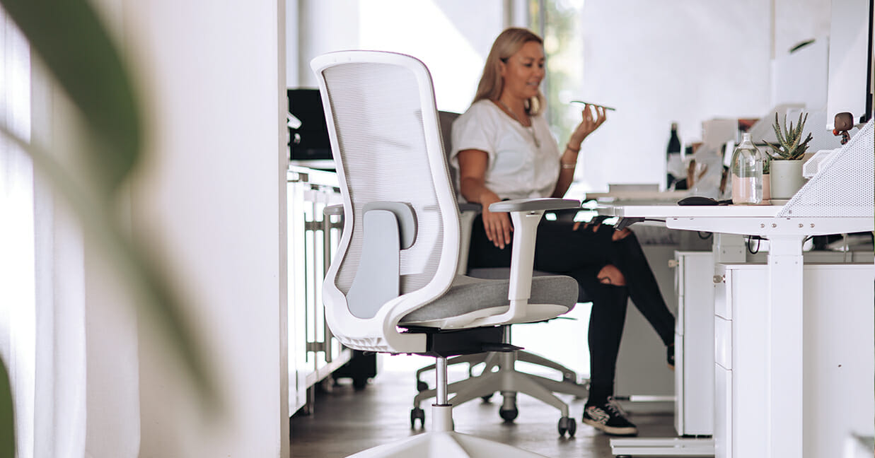 buro-elan-office-chair buro elan office chair with woman on phone