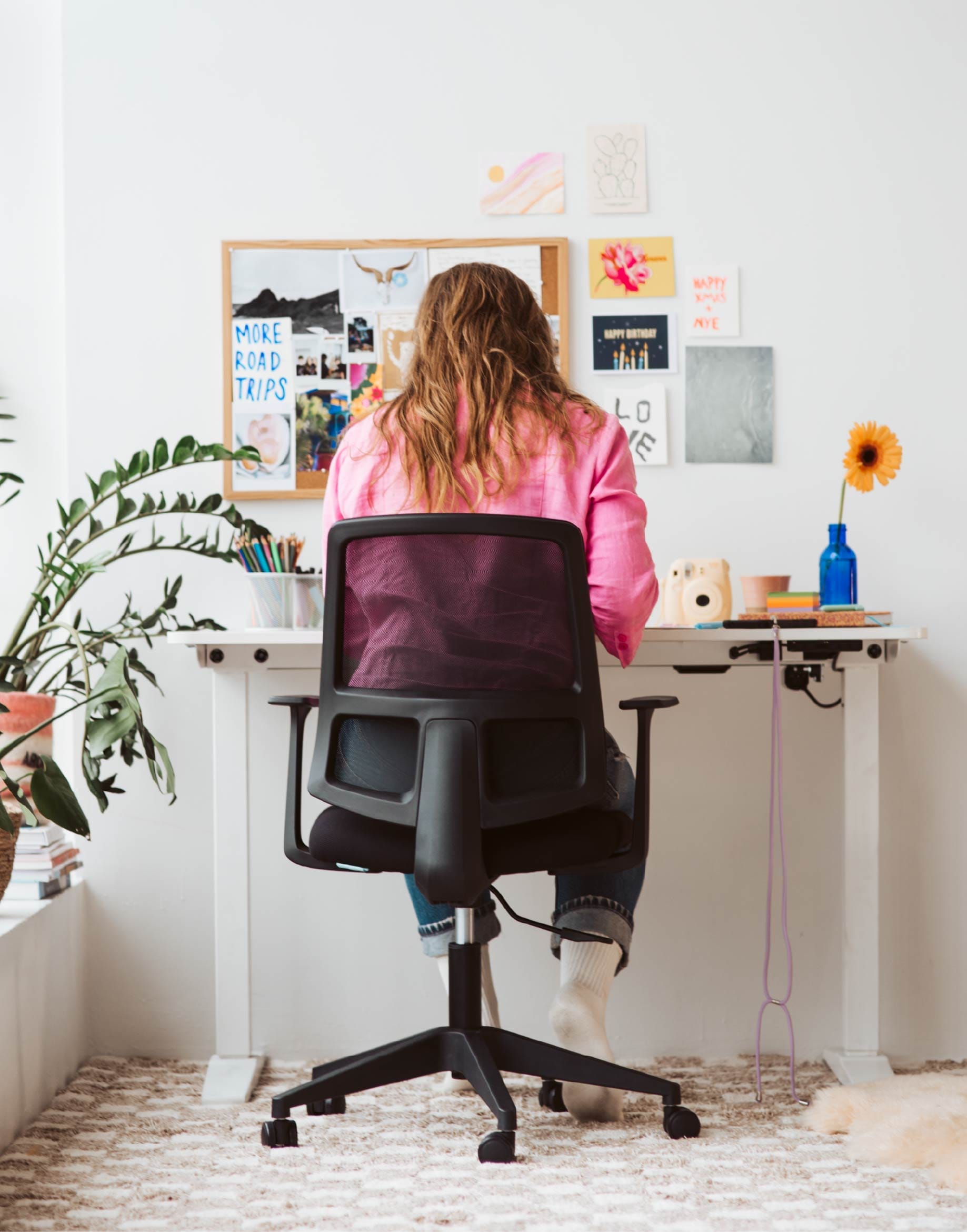 Mondo Brook Scene LR-01 Buro Maxim Sled black chairs stacked