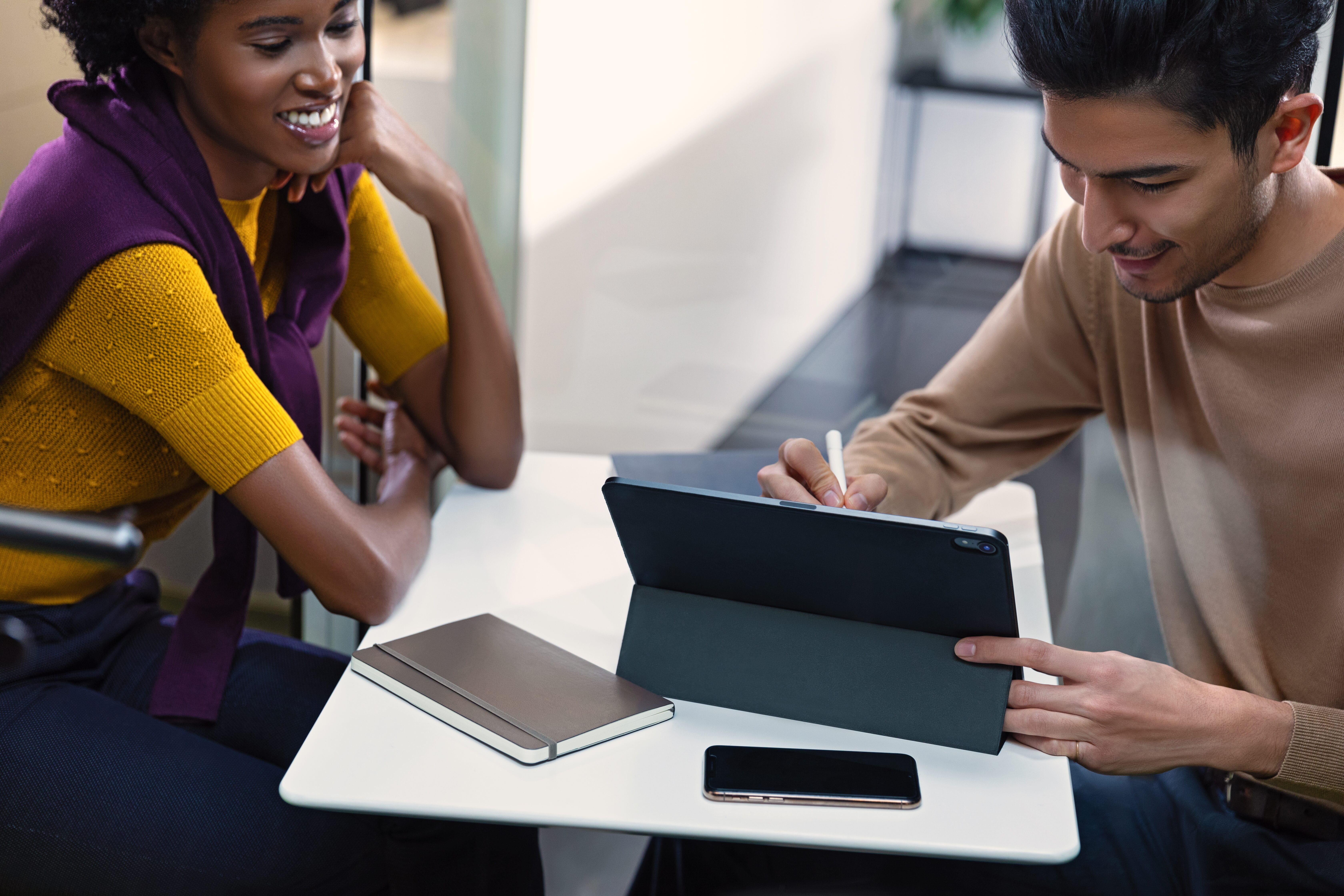 Koplus Kolo Duo_Video Scene_Models_04_MR H Wellbeing in the workforce