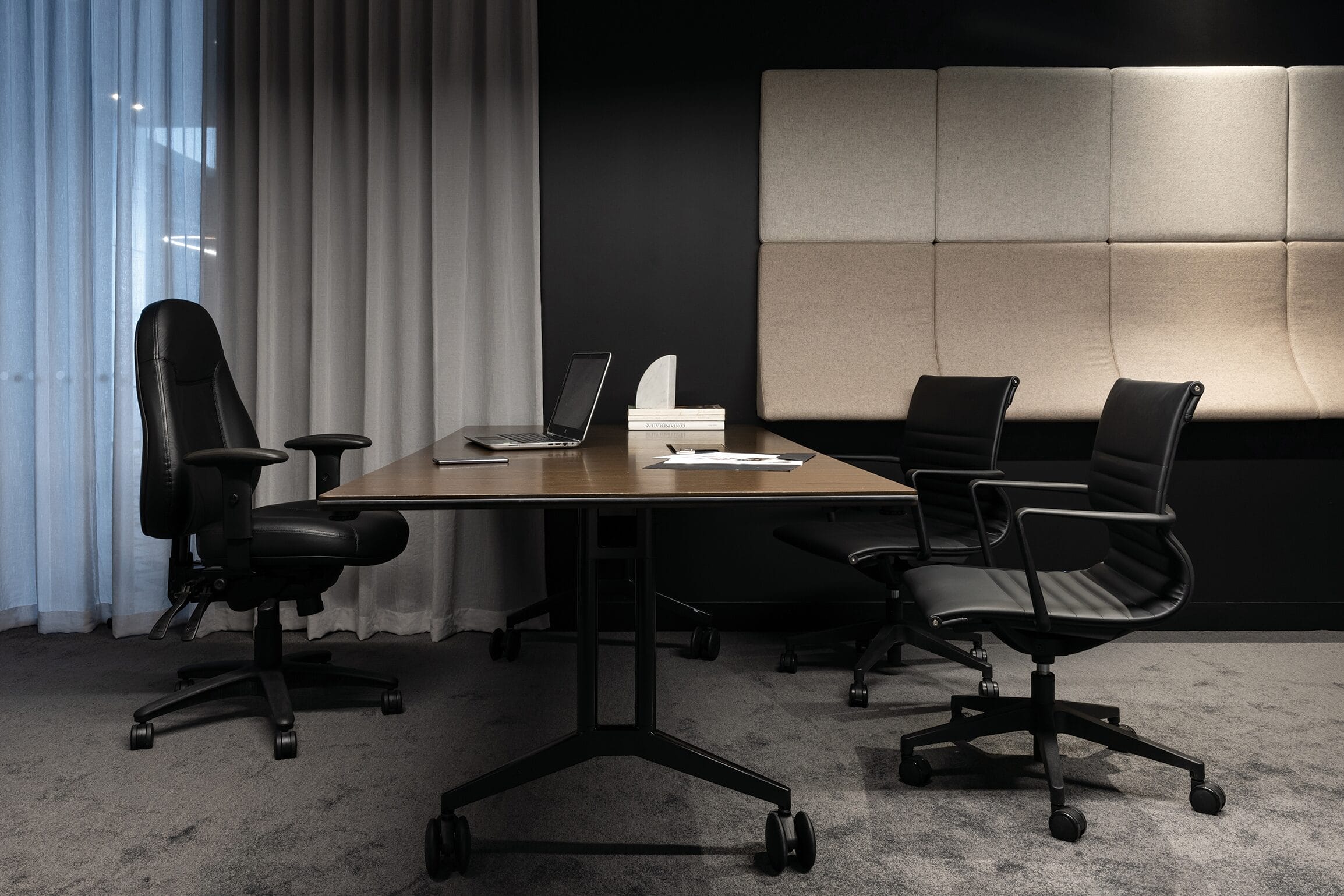 Buro Persona 247_128-L3_Scene_Project Room_MR_Buro Diablo_01WEB Buro Persona 247_Buro Diablo