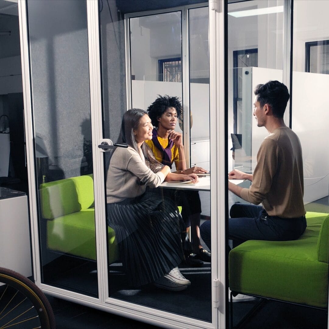 Koplus Kolo Duo_Video Scene_Models_08_MR SQ Koplus Kolo Duo Booth