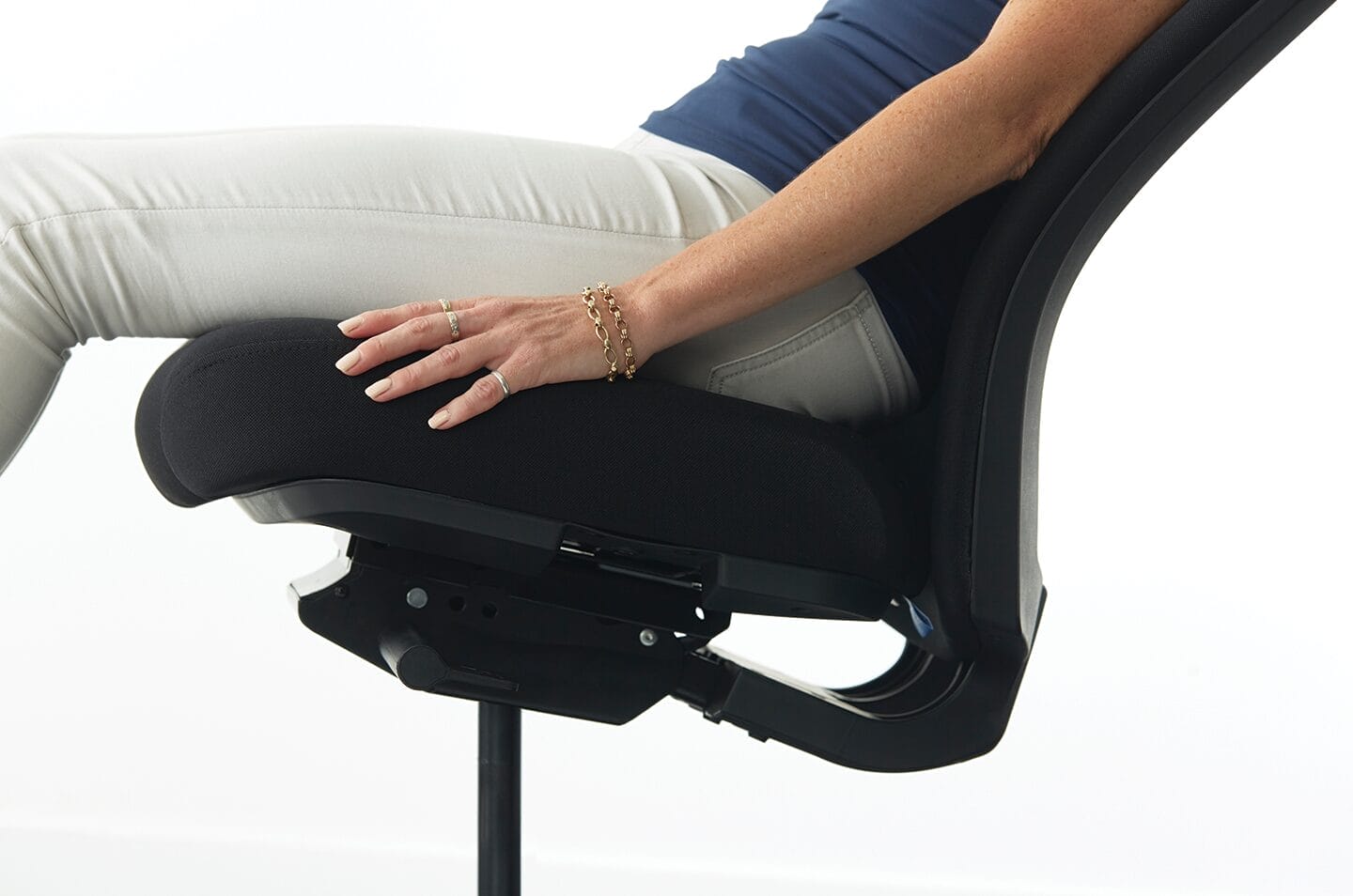 Buro Mentor Upholstered_reclining full_HR_web Buro Mentor Chair -Reclining