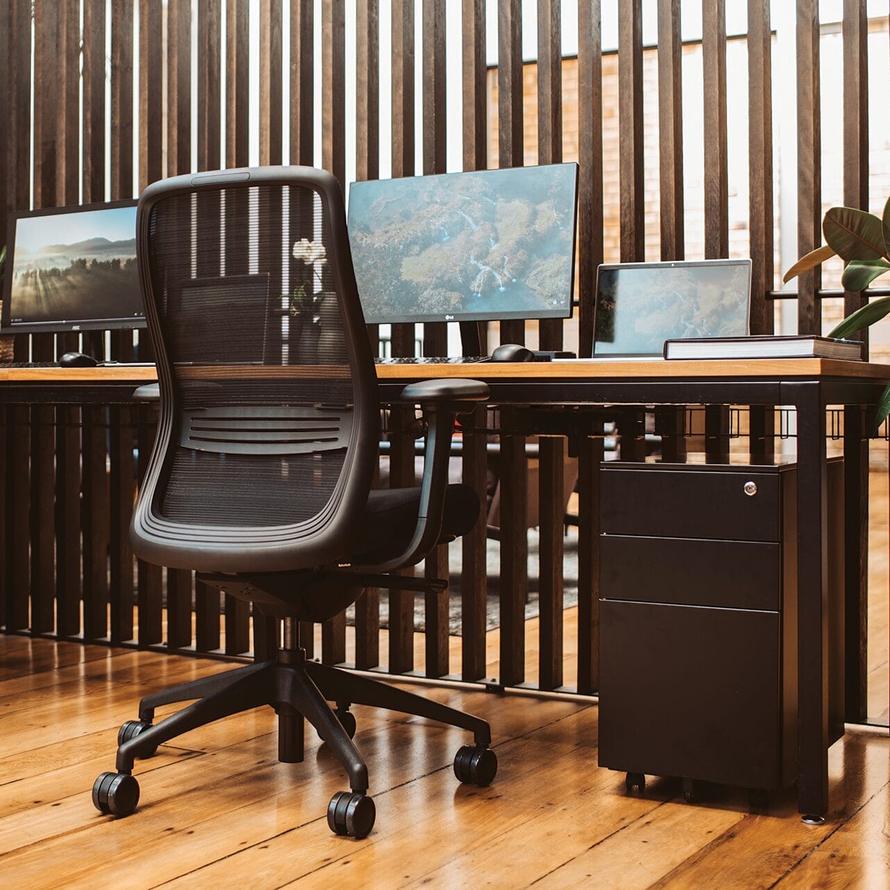 Konfurb Luna_Black_4DArms Konfurb Luna Black 4D Arms