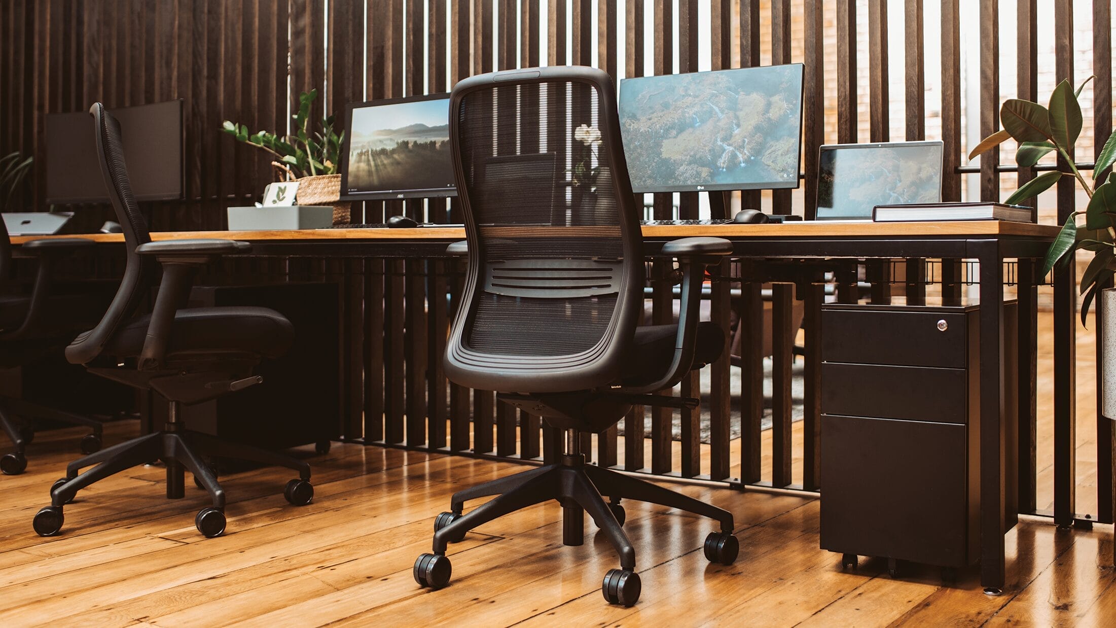 Konfurb Luna Office Furniture Solution