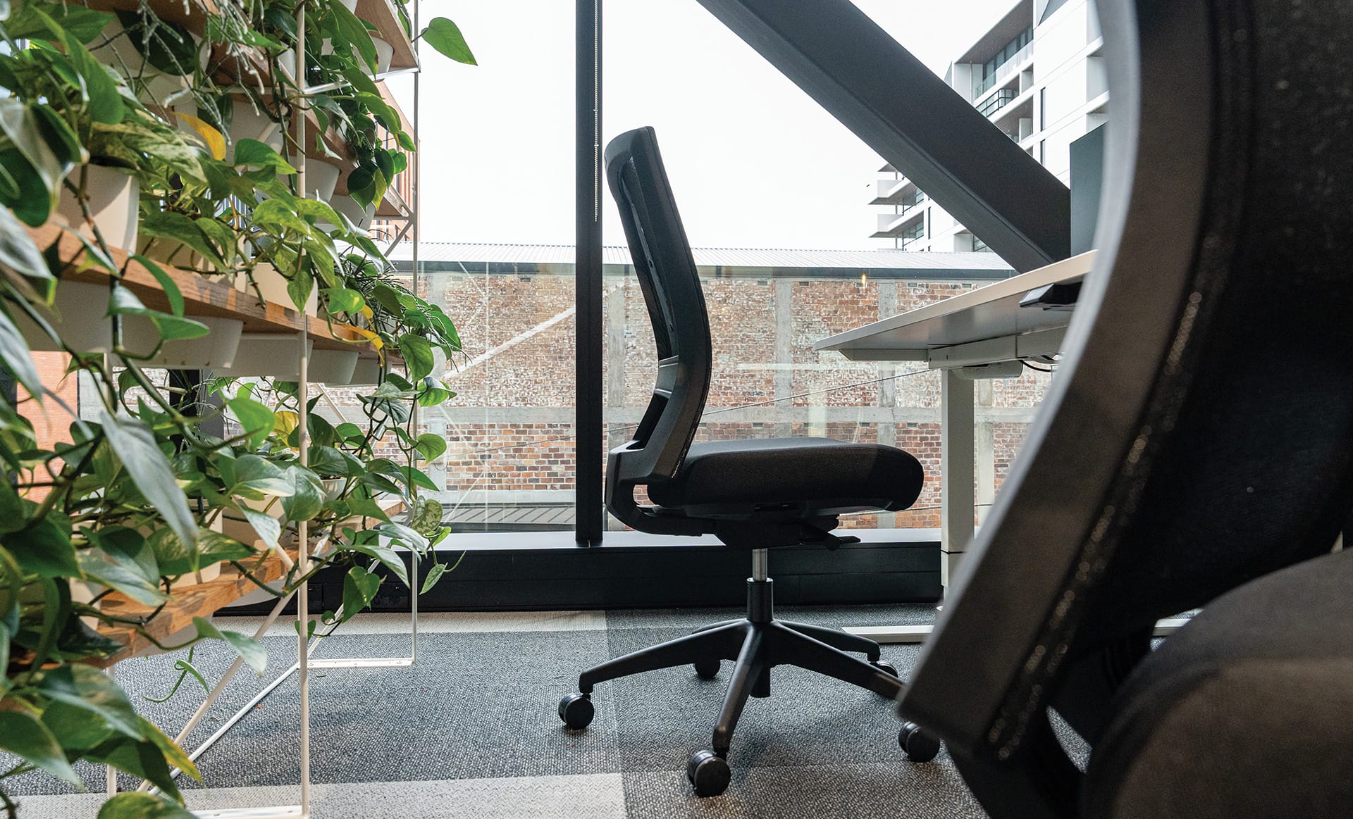 Buro Mentor office chair with plant wall