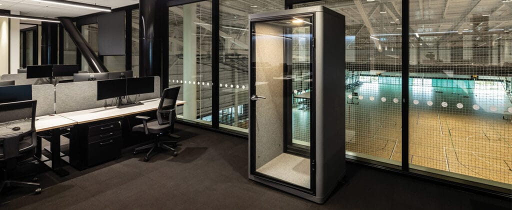 Parakiore_Buro-Mantra_Koplus-Milli-Stand