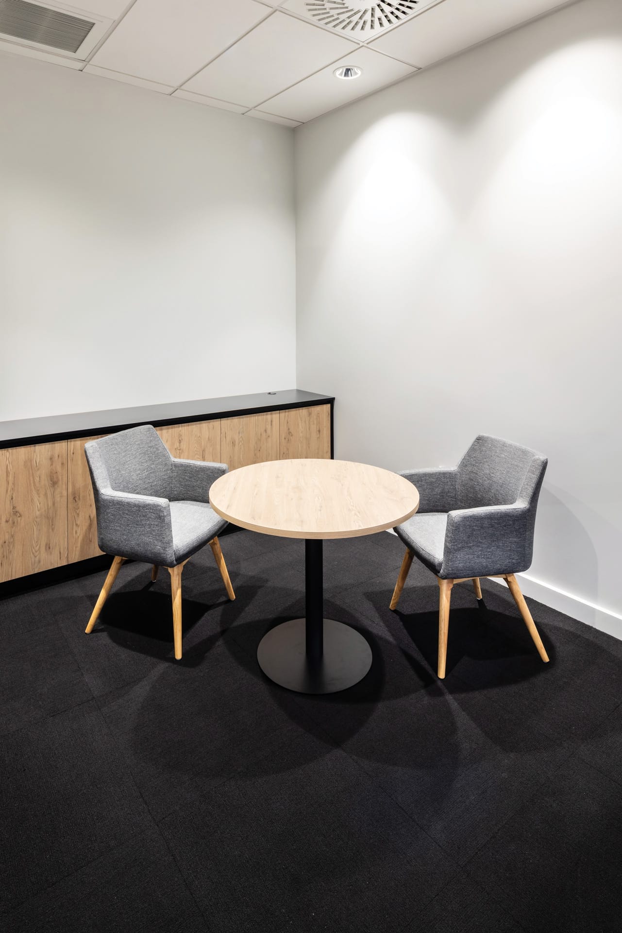 Konfurb Hady casual meeting chairs