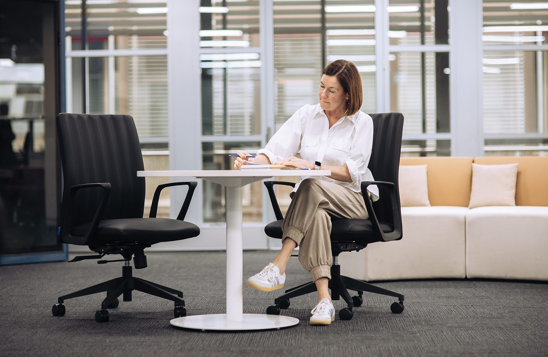 Buro Artemis Mid Back chair Black