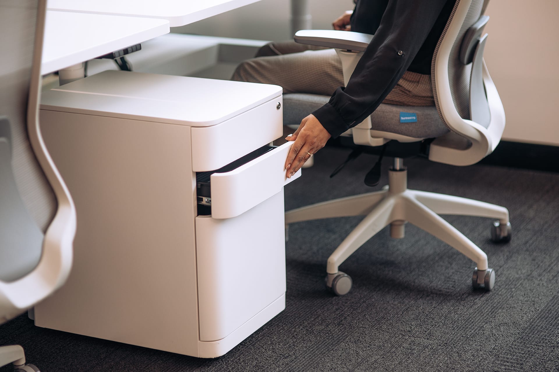 Mobile Pedestal white scene