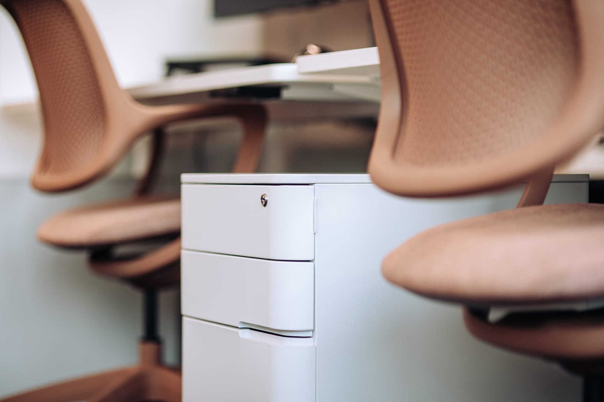 Mobile Pedestal white scene