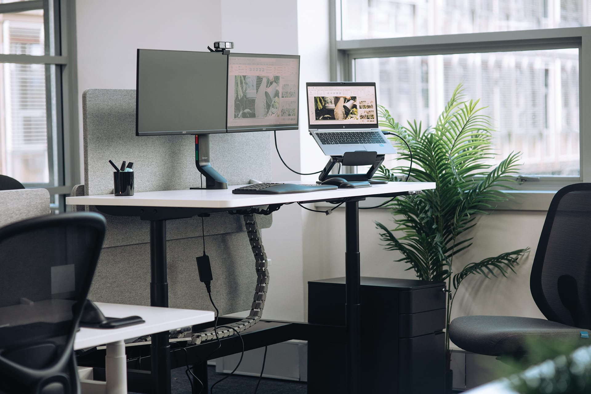 Syntra Back to Back Height Adjustable Desk 1500x750 White