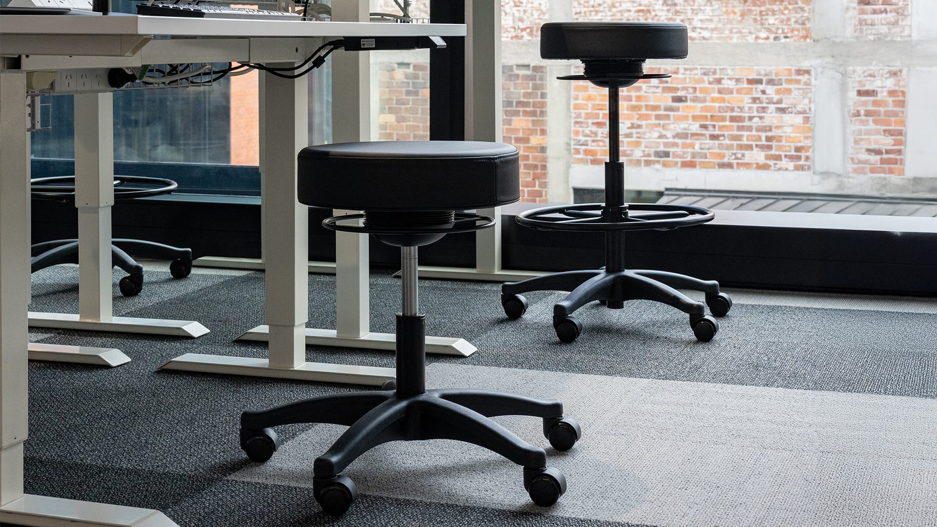 buro polo stool school chairs