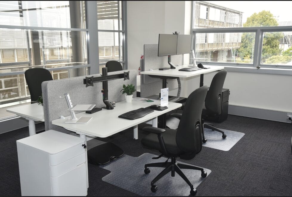 Buro sit stand back to back desks