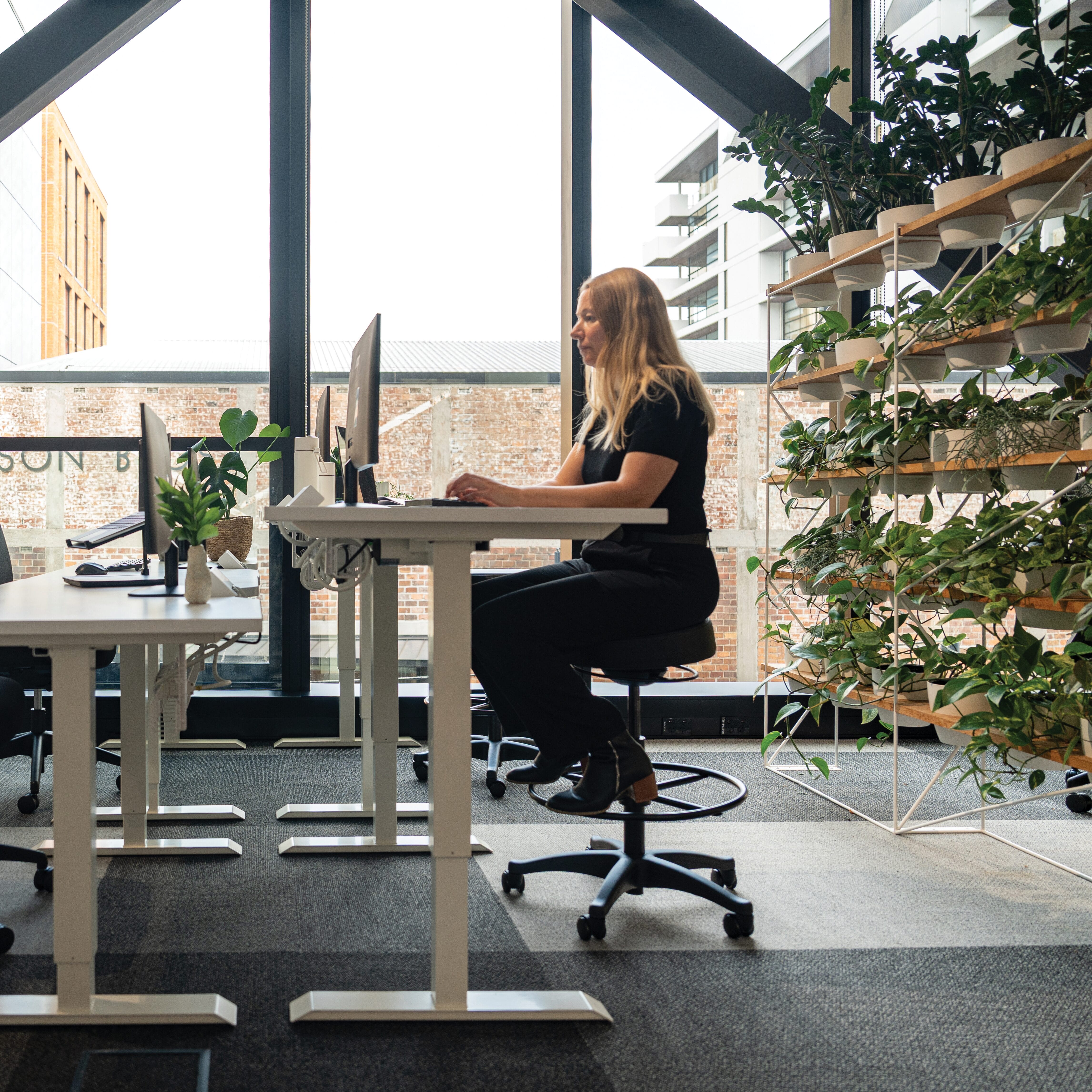Buro sit stand back to back desks