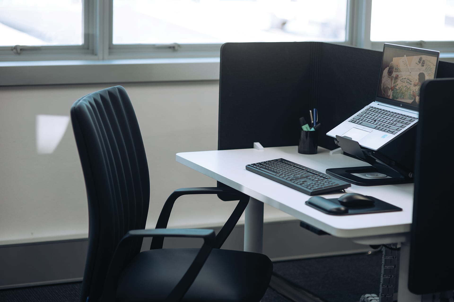 Syntra Height Adjustable Desk 1200x600 White