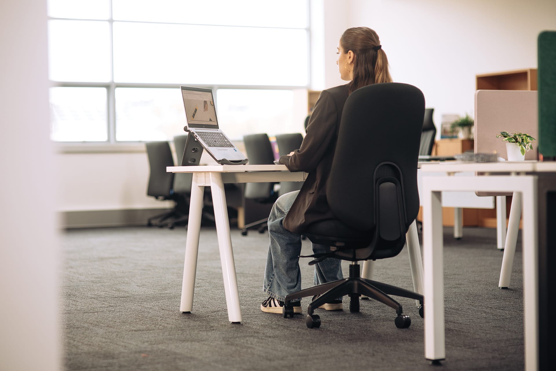 Quantum Upholstered chair scene image