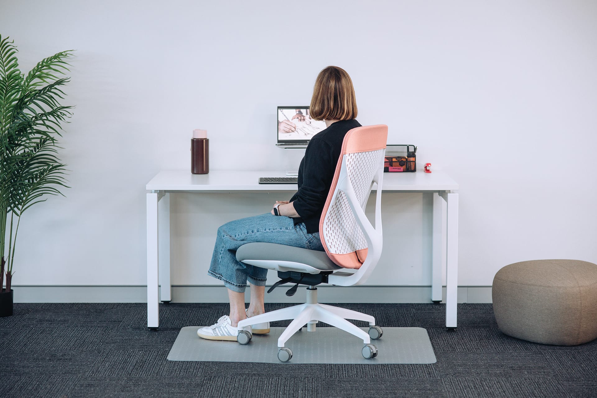 Buro Axon White chair scene image