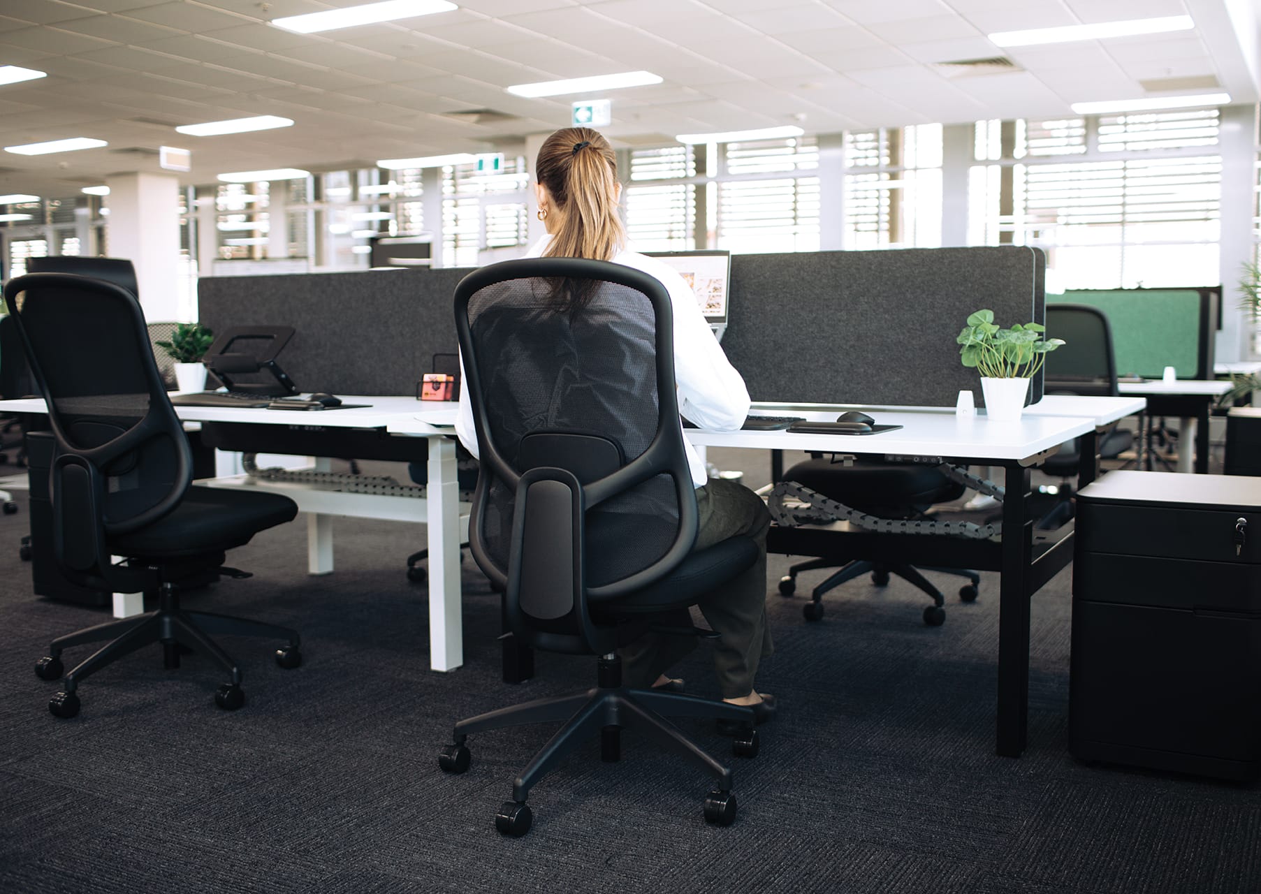 Quantum Mesh Back chair scene image