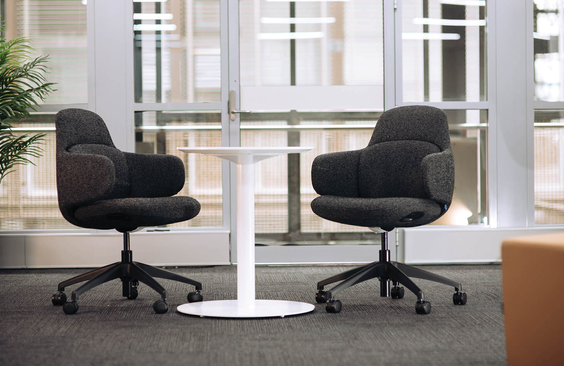 round meeting table 600mm DIA white scene office