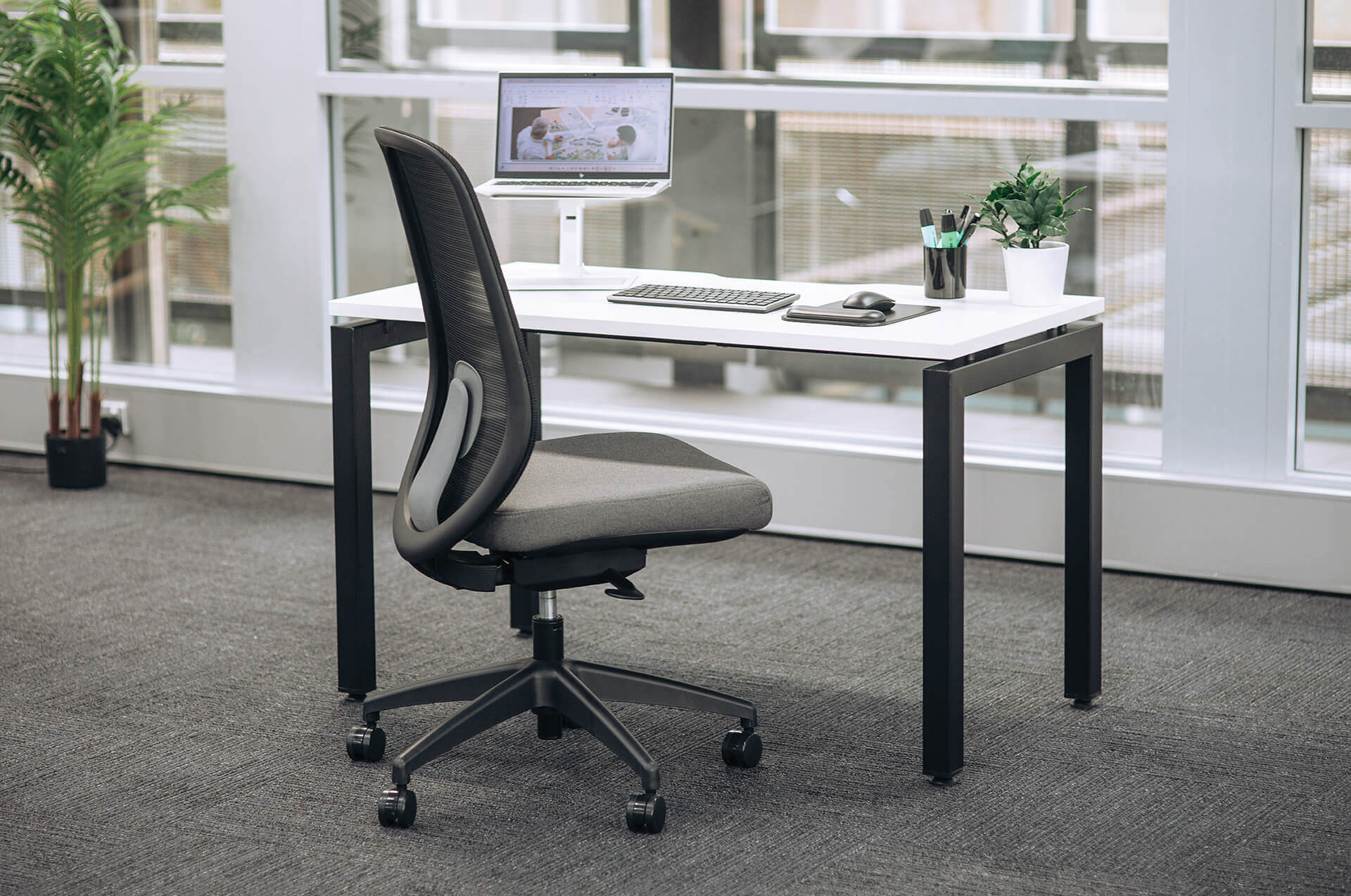 u frame square leg desk 1200x600 office scene