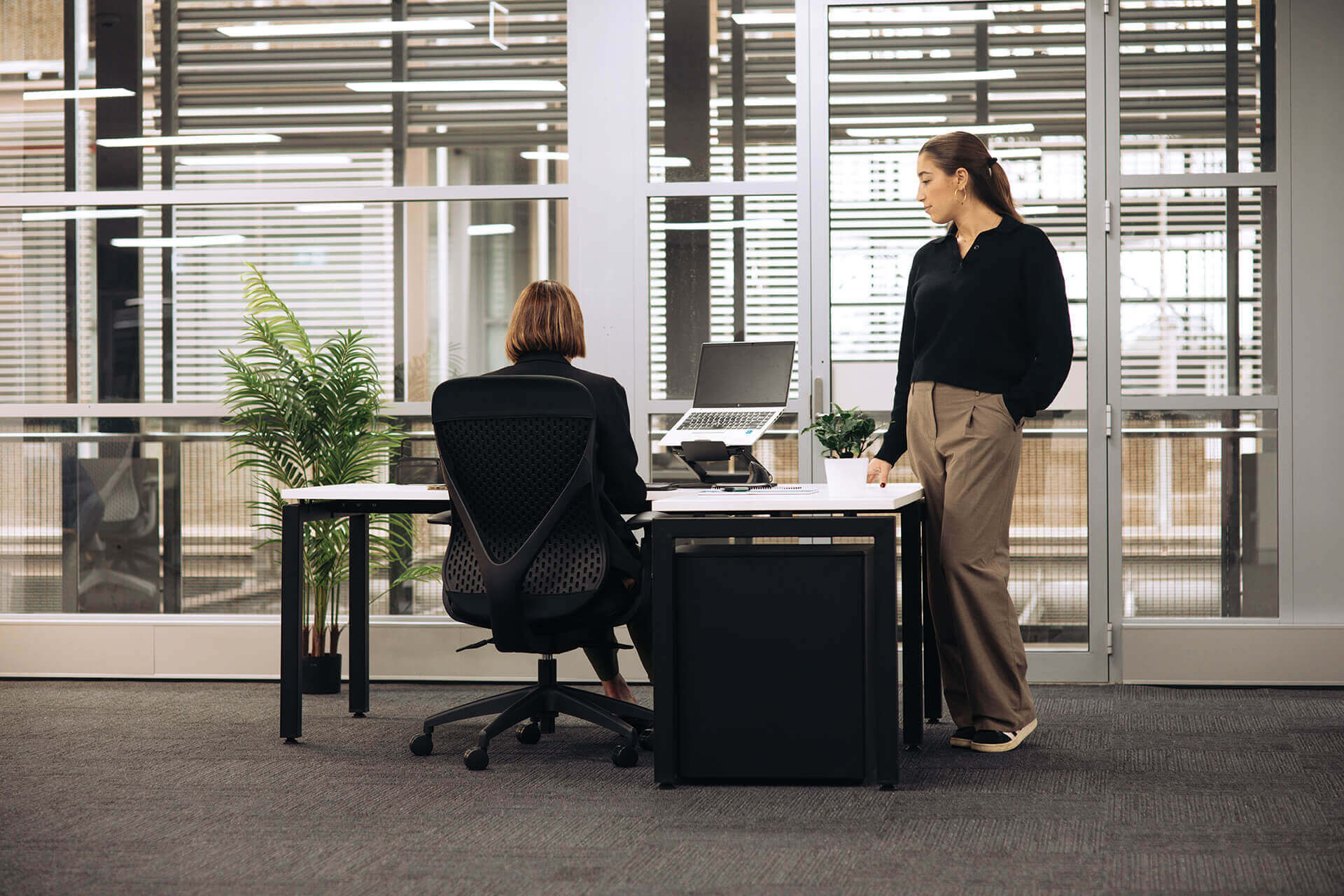 u frame square leg desk 1800x750 office scene